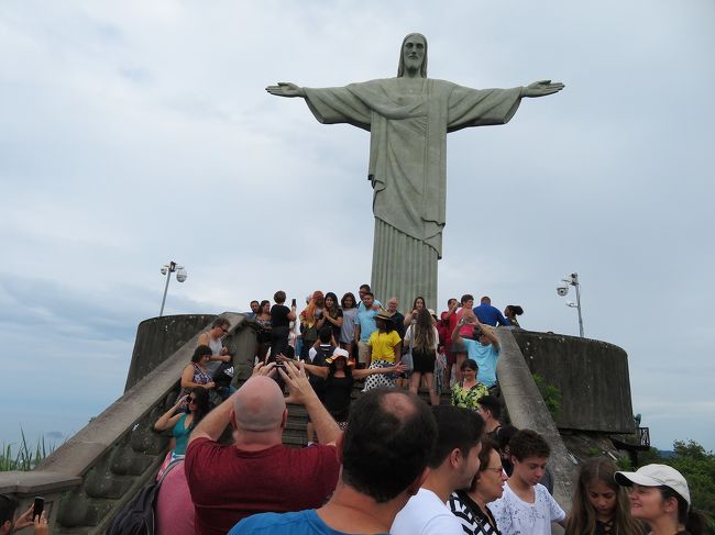 成田からヨーロッパまわりで南米のアルゼンチンとブラジルへ行って来ました。<br />第６回は、コルコバードの丘に立つキリスト像です。