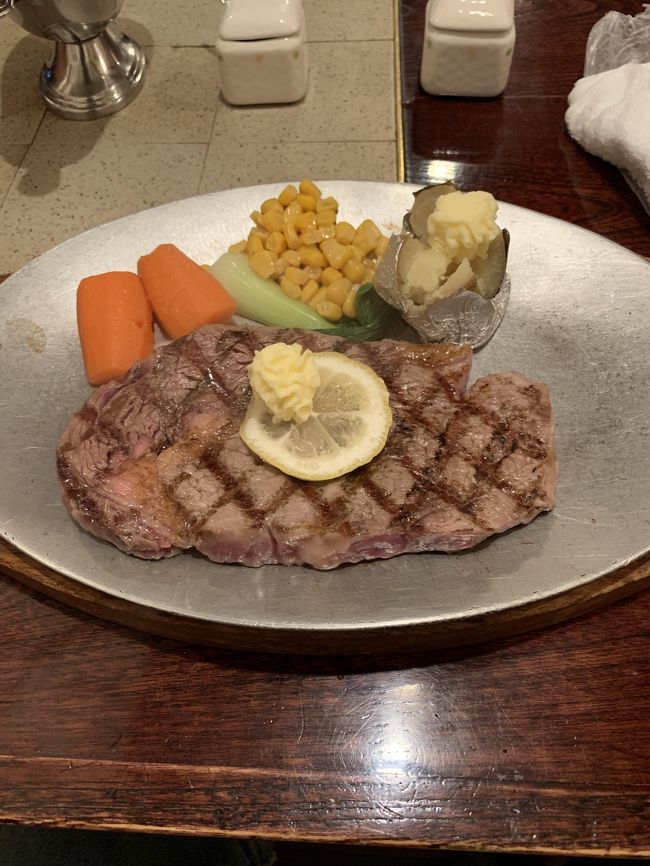 松山近くのステーキハウスチャコに5年ぶりに行きました。<br />以前サラリーマン時代に何度か行きましたが退職し自費で食べるのは初めてでランチで2000円。<br />スープ、サラダ、コーヒー付きです。<br />ランチから2000円は高いと感じるかもしれませんが那覇市内では一番おいしいと思います。