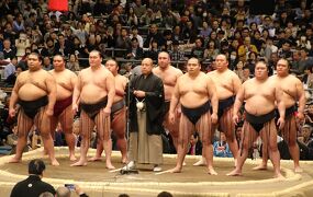 エディオンアリーナ大阪で大相撲３月場所初日を正面枡席で観戦