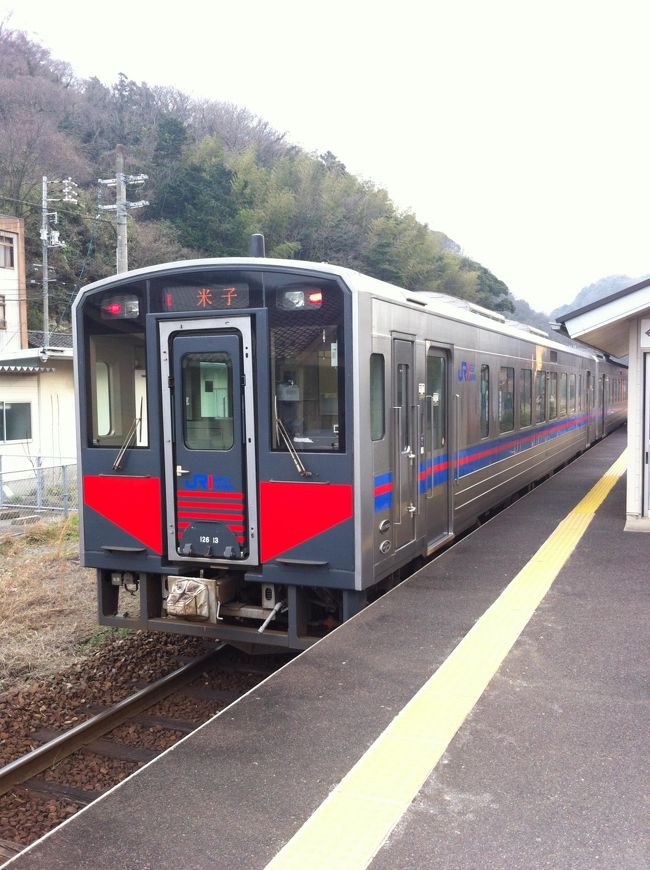 大阪にはよい温泉があまりありませんので、なんとか公共交通機関を使ってひなびた良い温泉に入りたいという一心で、お正月休みに温泉旅行を計画しました。夜行バス、ゼロ泊の旅ですのでしんどいですが、温泉好きにはおススメです。<br /><br />ルートは<br />三宮～玉造温泉～温泉津温泉～松江～鳥取～大阪<br /><br />最後は松江から電車で鳥取まで出て、そこから夜行バスで大阪に帰ってきました。