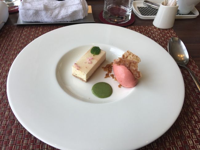 今年も春の恒例行事、TOHO高校の友人たち(6名)で食事会をしました。<br />還暦を越えてお互い色々と変化はありますが、決してネガティブな話をしない友人たちとの時間は本当に楽しいものです。<br />あっと言う間のメトロポリタン丸の内での食事と大丸東京店内カフェでの4時間でした。<br />来年の再会を約束しての散会となりました。<br />出来る限り続けて行きたい大事な時間です。