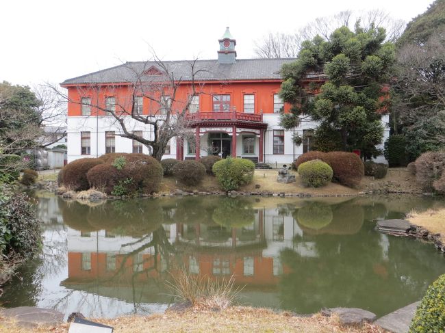 1684年に開園した　古い歴史を持つ　小石川植物園に　行ってきました<br />徳川幕府の時代にできた　薬草園です<br /><br />梅が咲いているかなあと思って行ったのですが　<br />大学院所属というだけに　花を楽しむように　作られていない庭　<br />それでもきれいでした<br /><br />この植物園には　素晴らしい桜の木がありますので　3月に行った方がいいですね<br /><br />今は東大の大学院理学系研究科附属植物園　<br />意外にお金をとります<br />と言っても400円ですが　<br />国の税金を払っているんだから　タダにしてくれればいいのにねえ<br />