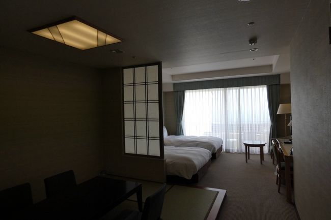 大室山 さくらの里の観光を終えると、この日1泊するエクシブ伊豆に向かいます。<br /><br />一時昼食の営業が無くなったり、レストランがバイキングのみになったりと、足を向ける気が起きないホテルになっていましたが、かなりの部分の改善が見られたようで、久しぶりに訪ねます。<br />