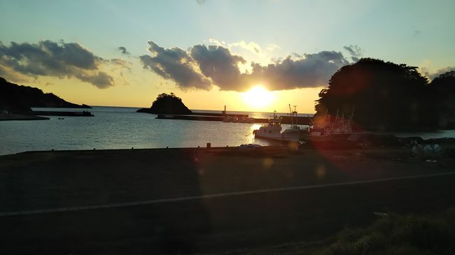 青春18きっぷで行ける先を探してて「そういえば伊豆に行ったことない」<br />と思ったわけですが。<br />でも、電車で行きにくいので候補から外したのです。<br />それとは別で友人が行きたいと言ってたバスツアーを検索中に見つけてしまいました。<br />"西伊豆絶景めぐり うなぎ処京丸でランチ→お花畑→洞窟めぐり"<br />これはポチるよね。<br /><br />しかし春の嵐が吹き荒れる3月。<br />21日は都内も強風、週末の天気予報も悪いしで、これは船はダメかもしれない。<br />運航状況(http://izudougasima-yuransen.com/)を確認するも欠航続きの模様。<br />そもそも波の高さとか、わからんもん。<br />で、ライブカメラ(http://www.town.nishiizu.shizuoka.jp/kakuka/kikaku/bousai/livewebcam/dogashima.html)まで見たりして。<br /><br />私は結構"晴れ女"なんだけどな…。今回はダメか…。<br />