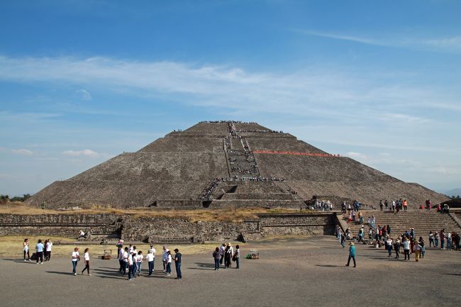 2018年から2019年にかけての年始年末中南米旅行記、最終編です。<br />10日間という長いようで短い旅もあっという間に最終都市、メキシコシティです。<br />旅行記の冒頭にも記したとおり、もともとの旅程ではペルー＋ウユニの行程にトランジット利用でメキシコシティ観光を追加した形になります。そのため、実質的な観光時間はちょうど丸１日。１泊１日の旅行といった感じですが、この短い時間にできるだけ詰め込みたく、ドライバーチャーターを使っての１日観光です。<br />ここまでの旅でかなりの疲れもたまっていましたが、終わりよければすべてよし。旅の最後はどうだったでしょうか。<br />早速行ってみましょう。