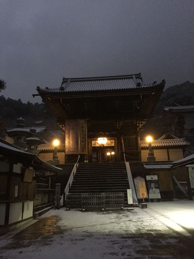 2018年2月。<br />吹雪の中、長谷寺の朝の勤行に参加させていただきました。