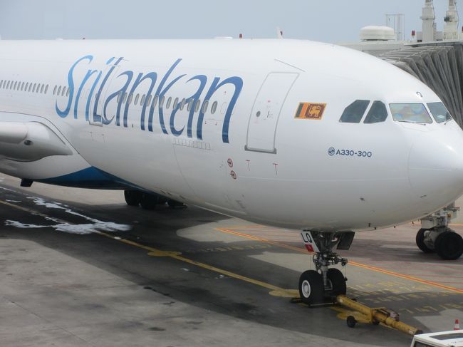 スリランカ航空のビジネスクラスで、コロンボからロンドンへの長距離フライトの搭乗記です。かなりお得な値段で長距離フライトを楽しむことができました。