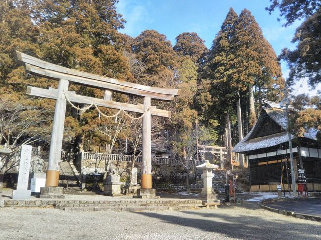 Ｂ級ご当地グルメでも郷土料理でもありませんが、<br />地域の皆さんから愛される名物店＆ローカルフードの食レポシリーズです。<br />今回は、長野県の「あっぷるぐりむのハンバーグ＆栗ようかん＆ビタミンちくわ＆牛乳パン＆ホモソーセージ」をご紹介します。<br /><br />★“ベタ”な名物店めぐり＆ローカルフードシリーズ<br /><br />えびそば＆鶏の半身揚げ＆ぎょうざカレー＆ソフトカツゲン＆中華まんじゅう＆ガラナ＆べこ餅＆やきそば弁当＆ホンコン焼きそば＆ダブルラーメン＆ラブラブサンド<br />「一幻＆小樽ニューなると＆みよしの」（北海道）<br />https://4travel.jp/travelogue/11387500<br />まぐろが山盛り　「鶴亀屋食堂」(青森)<br />http://4travel.jp/travelogue/10922752<br />コッペパンの有名店「福田パン」（岩手）<br />https://4travel.jp/travelogue/11403902<br />高さ25cmのソフトクリーム「マルカンデパート大食堂」(岩手)<br />http://4travel.jp/travelogue/11095301<br />さんまの形のたい焼き　「さんまnaたい焼き」(宮城)<br />http://4travel.jp/travelogue/10874248<br />仙台限定メニュー　「天下一品明石台店＆まるまつ大和店」(宮城)<br />http://4travel.jp/travelogue/11248634<br />さいちのおはぎ＆日本一のナポリタン「さいち＆Cafe HACHI」（宮城）<br />https://4travel.jp/travelogue/11346554<br />フラミンゴを見ながらカニピラフ＆ラジウムたまご＆酪王カフェオレ＆ざくざく＆ままどおる　「シーフードレストラン メヒコ 郡山フラミンゴ館」(福島）<br />https://4travel.jp/travelogue/11461096<br />にんにく・たまご入りラーメン＆みそ煮込みうどん「にんたまラーメン＆ばんどう太郎」（茨城）<br />https://4travel.jp/travelogue/11465076<br />天然かき氷 「松月氷室」(栃木）<br />http://4travel.jp/traveler/satorumo/album/10818606/<br />中華丼と固焼きそばの合盛り　「阿Q　西那須野店」(栃木)<br />http://4travel.jp/travelogue/11093935　　　<br />高崎パスタ＆鳥めし　「シャンゴ＆登利平」（群馬）　<br />https://4travel.jp/travelogue/11468975<br />超太うどん＆ピザ食べ放題＆デカ盛りアイスティー「大木うどん<br />＆ピッツァリア馬車道＆珈琲茶館OB」（埼玉）<br />https://4travel.jp/travelogue/11350599<br />元巨人投手の店　「讃岐うどん　條辺」(埼玉)<br />http://4travel.jp/travelogue/10860967<br />ジャンボカレートースト＆とり弁当＆コッペパン「呂久呂＆としまや<br />＆カワシマパン」（千葉）<br />https://4travel.jp/travelogue/11466160<br />巨大唐揚げそば「弥生軒」（千葉)<br />http://4travel.jp/travelogue/11252498<br />ハチクマライス＆丸産水産のおでん「神田鐡道倶楽部＆丸健水産」（東京）<br />https://4travel.jp/travelogue/11384927<br />大判ちゃーしゅーめん＆あやしいスペイン料理＆富士山盛り＆赤富士そば<br />「たけ虎＆つるかめ食堂＆名代富士そば」（東京）<br />https://4travel.jp/travelogue/11351113<br />ポットパイのつけ麺「UMA TSUKEMEN」（東京）<br />https://4travel.jp/travelogue/11349382<br />納豆食べ放題＆つばめ風ハンブルグステーキ＆カレーうどん　<br />「納豆工房せんだい屋＆つばめグリル＆中川屋カレーうどん」（東京）<br />https://4travel.jp/travelogue/11344872<br />からし焼き　「とん八」(東京）<br />http://4travel.jp/traveler/satorumo/album/10766409<br />刺身食べ放題　「たいこ茶屋」(東京)<br />http://4travel.jp/travelogue/10937323<br />鉄道ファンの聖地「ナイアガラ」(東京)<br />http://4travel.jp/traveler/satorumo/album/10697557/<br />http://4travel.jp/travelogue/10971520<br />神田一安い居酒ヤ「とうきょう」(東京)<br />http://4travel.jp/travelogue/11053874<br />韓国風たいやき　「上野たいやき」（東京)<br />http://4travel.jp/traveler/satorumo/album/10765367<br />巨大グラパンの店　「デン」（東京）<br />http://4travel.jp/travelogue/11197648<br />カレートーストの店　「若生」(東京)<br />http://4travel.jp/travelogue/11198589<br />ホッピー通りでもつ煮込み　「鈴芳」(東京)<br />http://4travel.jp/travelogue/11201850<br />麦とろバイキング　「浅草むぎとろ 本店」(東京)<br />http://4travel.jp/travelogue/11206114<br />明太子食べ放題　「やまや 御茶ノ水ワテラス店」(東京)<br />http://4travel.jp/travelogue/11219966<br />鰹節問屋が営むそば屋「そばよし」（東京）<br />http://4travel.jp/travelogue/11234765<br />カンガルーカレー＆ラーメン食べ放題「火星カレー＆拉麺ビュフェBUTA」(東京)<br />http://4travel.jp/travelogue/11253515<br />豆茶定食＆品川めし＆円盤焼きそば　「お多幸＆品川区役所食堂＆梅蘭」(東京)<br />https://4travel.jp/travelogue/11298535<br />ちゃポリタン＆フレンチトースト＆100円で唐揚げ食べ放題「かっちぇる＆ワンモア＆有鳥天酒場」（東京）<br />https://4travel.jp/travelogue/11310031<br />刺身が山盛り　「竹家食堂・ねぎとろ番長」（神奈川）<br />http://4travel.jp/traveler/satorumo/album/10695013/<br />刺身が山盛り　「もみじや・おまかせ定食」(神奈川)<br />http://4travel.jp/traveler/satorumo/album/10574700/ <br />バスターミナルのカレーライス＆サラダホープ（新潟）<br />https://4travel.jp/travelogue/11467764<br />とん汁ラーメン　「松茶屋」(新潟)<br />http://4travel.jp/travelogue/11003004<br />あっぷるぐりむのハンバーグ＆栗ようかん＆ビタミンちくわ＆牛乳パン＆ホモソーセージ（長野）<br />https://4travel.jp/travelogue/11472665<br />かき揚げそば＆チーズそば＆げんこつハンバーグ＆くずシャリ＆うなぎボーン＆こっこ＆うなぎパイ　「スマル亭＆富士見そば＆さわやか」（静岡）<br />https://4travel.jp/travelogue/11392173<br />かつ皿　「金時」（静岡）<br />http://4travel.jp/travelogue/10949614<br />北京飯　「北京本店」（愛知）<br />http://4travel.jp/travelogue/10995270<br />玉子とじラーメン　「萬珍軒」（愛知）<br />http://4travel.jp/travelogue/10943732<br />何にでもチャーハンをセットできる「チャーミングチャーハン」（京都）<br />http://4travel.jp/travelogue/11236448<br />京都人はこってりが好き!? 　「天下一品総本店＆王将1号店」（京都）<br />http://4travel.jp/travelogue/11247366<br />蟹飯麺　「安安」（京都）<br />http://4travel.jp/travelogue/10998575　<br />抹茶スイーツ＆あぶりもち＆やきもち「鶴屋吉信＆かざりや＆葵家」（京都）<br />https://4travel.jp/travelogue/11280385　　　<br />天ぷら朝定食＆自由軒の名物カレー＆551蓬莱のあんまん＆デカ盛りモーニング＆いか焼き<br />「大吉＆自由軒＆551蓬莱＆喫茶Y＆阪神名物いか焼き」（大阪）<br />https://4travel.jp/travelogue/11389518<br />ダウンタウンも通っていた　「信濃そば」(大阪)<br />http://4travel.jp/traveler/satorumo/album/10544646/<br />幻の関大プリン　「ダイニングホール・ディノア」（大阪）<br />http://4travel.jp/travelogue/11232977<br />海鮮居酒屋「とっつあん系おかあちゃん」（大阪）<br />https://4travel.jp/travelogue/11400045<br />スタバもすなばもあります　「すなば珈琲」(鳥取)<br />http://4travel.jp/travelogue/11124525/<br />「チキンナンバン＆ぼうしパン＆アイスクリン＆芋けんぴ＆ミレービスケット＆竹ちくわ」（高知＆徳島）<br />https://4travel.jp/travelogue/11397168<br />揚げたての天ぷら定食＆肉やきめし「天麩羅処ひらお＆娘娘」(福岡)<br />https://4travel.jp/travelogue/11307816<br />丸天がうまい　「小倉駅ホームの立ち食いうどん」（福岡）<br />http://4travel.jp/traveler/satorumo/album/10474232/<br />“だぢづでど”が“らりるれろ”に　「かろのうろん」（福岡）<br />http://4travel.jp/traveler/satorumo/album/10476120/