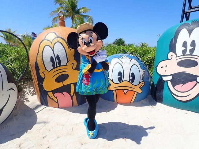 2018年GWにハネムーンでDCLとWDWの旅へ♡<br />DCLはついにキャスタウェイケイへ!グリーティング、シュノーケリングと楽しみました!<br /><br />【トピックス】~クルーズ3日目・キャスタウェイケイ前半<br />○カバナスで朝食<br />○ディズニーのプライベートアイランド、キャスタウェイケイに上陸!<br />○グリーティング(ミッキー、プルート、ドナルド、デイジー、ジャック・スパロウ、ミニー)<br /><br /><br />【前回まで】<br />*日本出国~オーランド到着…レポ①<br />・デルタ航空でミネアポリスへ(ほぼ食レポ)<br />・ハイアットリージェンシーのレポ<br />・ポートカナベラルへ<br /><br />*乗船手続き~出港…レポ②<br />・乗船手続き<br />・船内見学(オセアニアクラブ)<br />・ローテーションダイニングの変更手続き<br />・お部屋レポ<br />・避難訓練とセイリングアウェイ<br /><br />*出港後~クルーズ1日目終了…レポ③<br />・シャッターズ<br />・グリーティング(ミッキー、ミニー、ドナルド、ラプンツェル)<br />・アニメーターズパレットでディナー<br />・ディズニービリーブ<br /><br />*クルーズ2日目前半…レポ④<br />・オラフとグリーティング<br />・エンチャンテッドガーデンで朝食<br />・トロピカルなミニーちゃんとグリ<br />・フローズングリ(チケット制)<br />・スティッチとグリ<br />・アクアダック<br />・スパ体験<br /><br />*クルーズ2日目後半…レポ⑤<br />・パイレーツミッキーとグリーティング<br />・美女と野獣鑑賞<br />・パイレーツナイト<br />・Paloで優雅なディナー(ドレスコードあり)<br />・夜空に散る花火
