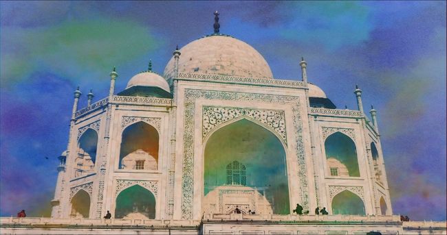 初INDIA。<br />治安が悪いと聞くし、友人のインド人からも「気を付けて」と言われていたので、最悪な事態を限りなく想定し、相場を調べ、ホテルや観光などを調べと、脳味噌が沸騰するくらい調べて行った甲斐あってか嫌な事はありませんでした。<br />しいていえば、イミグレで指紋認証の機械がおかしいのに、インド人係員に怒鳴られたことくらい。そんな事はまぁ砂粒以下の些細な事。<br /><br />駐在という守られた環境でなく、日本人からもタイ人からもアウェイの中、タイに長年住んでいる自分としては、タイよりまともな人が多いのでは?という印象でした。<br /><br />e-visaについて。<br />半日かかった。<br />友人は結局ぎりぎりに申請はじめて取れず、<br />日本のエージェントで8,000円も出して取ったそう。<br />会社の人は395㌦もする悪徳業者のサイトを使ってました。<br />早め早めに落ち着いて取れば、正規の値段で取れます。<br />website www.indianetv.in<br />問題があれば、チャットでもメールでも親切にサポートしてくれます。<br /><br />