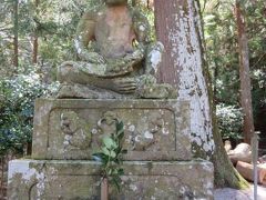 狛猿の鳴谷神社に参拝してきました。こんま亭の茶っぷりんは売り切れでした。