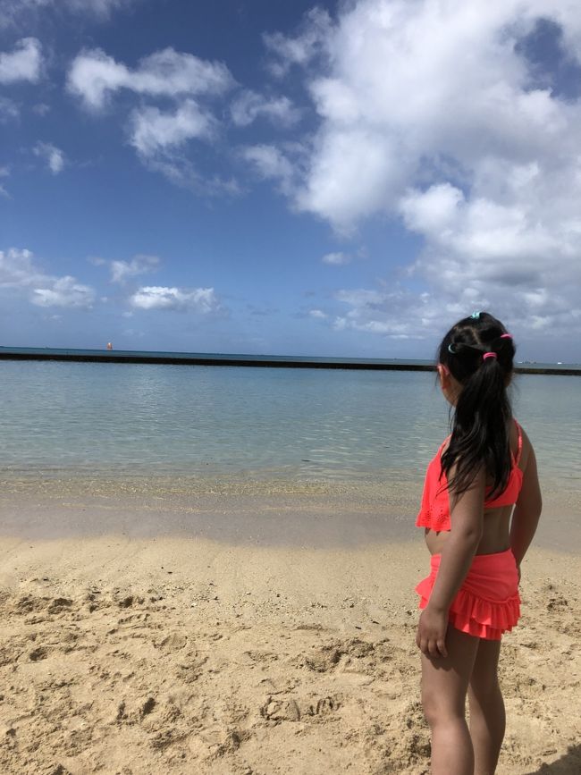 5歳の娘と2人で、またハワイへ行ってきました！<br /><br />年末年始、忙しい私の仕事を手伝ってくれた娘へのありがとうの気持ちを込めて♡<br />娘の大好きなカルタを日本から持参してホテルでゆっくりカルタ遊びをしようと思っていましたが、そんな暇がないほど海に浸かっていました。<br /><br />娘の希望通り、ほとんどの日を朝から夕方までビーチで遊んで過ごしました！<br />美しい景色と、綺麗なビーチに癒されて、娘と過ごす幸せなひと時でした！<br /><br /><br /><br />