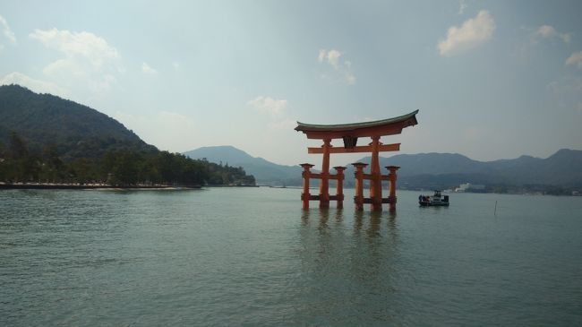 またまたツアーで行ってきました。<br />(何しろ47都道府県を目ざしてるから。昔行ったけど4トラには書いてないし…)<br />これで2県消化できた!って感じ。<br /><br />一日目は宮島、錦帯橋。<br />二日目は角島大橋、元乃隅稲成神社、萩・津和野です。<br />二日目は初めてのところばかりです。