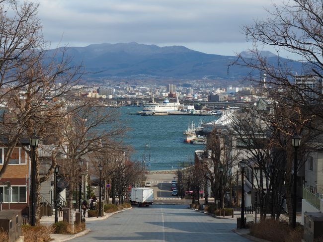 滞在2時間30分の函館駆け足観光編!<br />まあ観光というか食べ歩きというか……。いつものノリですね。それではスタート!<br /><br />2019/05/30 投稿