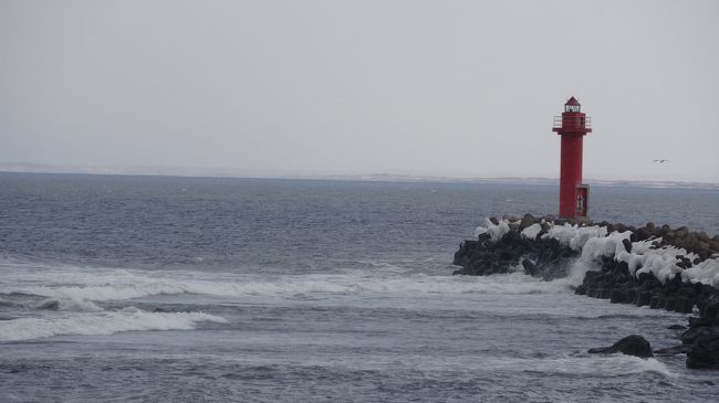 北海道もだいぶ雪が解けてきて移動範囲を広げられるようになったので、たまにはいったことのない場所に行こうと決意!!土日が休みという仕事柄、金と時間の許す限り行けるところに行こうということで…網走エリアに決定!!ネットで調べた限りでは白鳥湖などで白鳥に触れ合ってる画像を発見!だからオレも!な~んて思って訪れたが肝心の白鳥たには既に飛び立った後…とほほ(~_~)朝から網走に行ったあとは知床にも行きましたが、それは別の旅行記で記したいと思います!!<br /><br /> しかし北海道は3月でも寒さが厳しいです。早く桜が咲いてくれないだろうか!!雪ははっきりいってもう要りません!!そんな自然あふれる道東の自然の厳しさを感じた旅行でもありました。<br />(★は口コミ投稿してます)<br /><br />★サロマ湖 ★キムアネップ岬 ★ピラオロ展望台 ★道の駅サロマ<br />★北勝水産 ★ところ道の市 ★能取湖 ★オホーツク流氷館 ★天都山<br />★天都山展望台 ★cafe&restaurant 360 ★北方民族博物館<br />★濤沸湖 (白鳥公園) ★道の駅はなやか ★道の駅流氷の街あばしり<br />★道の駅メルヘンのおか