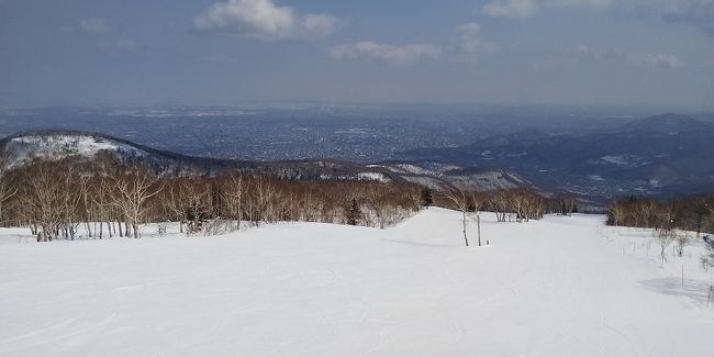 3月の平日にテイネと富良野にスキー旅行に行きました。<br />貸し切り状態のゲレンデで気持ちよく滑ることができました。<br /><br />(1)は、羽田から新千歳までの移動と、テイネでのスキーの旅行記です。