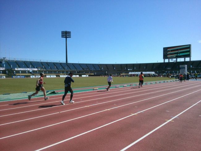 2017年2月19日、高知県で開催された高知龍馬マラソンのフルの部に初めて出走遠征した。<br />高知は気候おだやか、海は勇壮、人は優しい。そして酒、肴美味し。<br />フルマラソンのコースだけはなかなか厳しいｗ <br /><br />そんなわけで高知の地は、拙を魅了してやまず、タフなコースと知りながらもこの年以降、毎年エントリーしている。<br />この2017年が龍馬マラソン初出走。高知訪問自体は10年ぶり2回目だった。<br /><br />ちなみに、この前月に人生初のフルマラソンを完走した嫁はここでは出走していないが、<br />拙の世話焼き係的に何故か帯同してくれたｗ<br />いざ出発