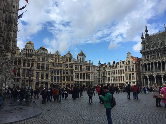 ベルギーのブリュッセルに行きました！チョコレートやワッフルなど、甘いものを沢山堪能して幸せな旅でした！グランプラスも迫力があり凄かったです！また行きたいです！