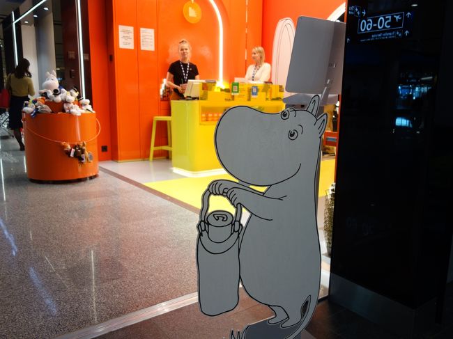 中部空港からヨーロッパに行くのには,ヘルシンキ・ヴァンター空港経由が便利です。でも,この空港はいつ来ても工事中です。そして,工事をすればするほどひどい空港になっています。誰が設計しているのでしょうか。<br />今回も新しいゲートに到着しました。先月はなかったところです。
