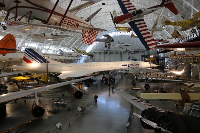 最終日。<br />一緒に旅をしてきたご夫妻はこれからカリフォニアへ。<br />私達夫婦は夕方の便でオレゴン州のポートランドまで。<br />ダレス空港でご夫妻を見送った後、<br />搭乗には数時間あるので空港近くにある<br />スミソニアン航空宇宙博物館の別館であるウドバーハジーセンターに行きました。<br />前回ワシントンDCに来た時に行く予定だったのですが、<br />時間がなくなってしまい行けれませんでした。<br />心残りだったので今回行けれてとても嬉しいです。<br /><br />★　3月25日（月）ウドバーハジーセンター　→　ダラス空港　→　ポートランド自宅（飛行機移動）<br /><br />日程<br />3月13日（水）ポートランド　→　ニューヨーク（機内泊）<br />3月14日（木）ニューヨーク観光<br />3月15日（金）ニューヨーク観光<br />3月16日（土）ニューヨーク観光<br />3月17日（日）ニューヨーク観光<br />3月18日（月）ニューヨーク観光<br />3月19日（火）ニューヨーク　→　バッファロー（飛行機移動・シャトル移動）→　カナダ側ナイアガラフォールズ滞在<br />3月20日（水）ナイアガラ観光<br />3月21日（木）ナイアガラ（シャトル移動）→　バッファロー　→　ワシントンDC（飛行機移動）アーリントン泊<br />3月22日（金）ワシントンDC観光<br />3月23日（土）ワシントンDC観光<br />3月24日（日）ワシントンDC観光<br />3月25日（月）ワシントンDC　→　ポートランド自宅（飛行機移動）<br />