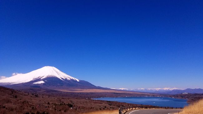 雪がなくなる前に富士山をバックにして車の写真を撮りたいな～と前々から思っていて、天気予報を見ながら良い日を探っていました。<br /><br />暖かくなる前に。霞がかかる前に。雲が出る前に。<br />そしてここ最近の寒さで、雪マシマシの冬の富士が戻ってきた今日。<br /><br />ササっと行ってきました。<br />それと序に、箱根ガラスの森美術館にも初訪問。<br />それほど大きくないけども、展示品は充実。<br />煌びやかで眩しい美術館でした。