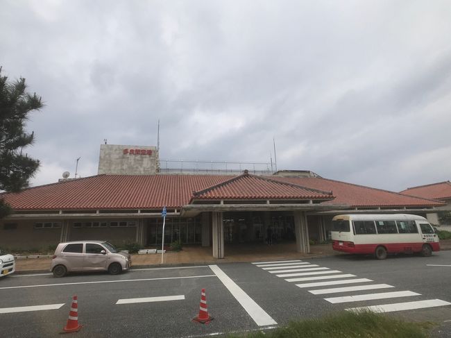 出張族なので全国津々浦々行くのですが、伺ったことのない県や空港が多々あることにふと気づきました。そこで、時間ができた時に少しずつ滞在できればと思い、今回は久々の定期路線開港に湧く下地島と宮古島、そして多良間島に伺ってみました。<br />こちらの旅行記は宮古島から多良間島です。<br />下地島はこちら（https://4travel.jp/travelogue/11476847）、<br />宮古島はこちら（http://4travel.jp/travelogue/11477293）。<br /><br />NRT 07:05→10:45 SHI GK323<br />MMY 09:30→09:55 TRA RAC891<br />TRA 10:25→10:50 MMY RAC892<br />MMY 15:40→18:15 HND ANA088<br /><br />＃全空港制覇修行　69空港目（MMY）、70空港目（TRA）