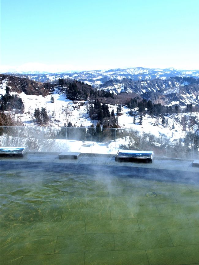 春本番とは言え雪国の春は日々変化する天候に振り回されるのですが、天候の具合を見ながら楽しんできました。<br /> 3月15日、昨年佐渡以外でも「トキ」を全国数カ所で見れるようになりました。新潟県内でも長岡市寺泊地区( https://www.city.nagaoka.niigata.jp/kurashi/cate09/toki_gakusyu/accessmap.html )で見られるようになり出かけてきました。以前トキ資料館の方は見学したのですが、トキを目前で見られたのは佐渡での体験以来でした。<br /> 3月18日、朝から青空に恵まれたので、久しぶりに十日町松之山地区に向け出発。松代地区の温泉「雲海」( https://shibatouge.com/ )で入浴。その後松之山の美人林( http://www.tokamachishikankou.jp/bijinbayashi/ )を訪れました。 <br /> 3月19日、天候にも恵まれたので長岡市山古志地区に出かけてきました。山古志地区に入ると残雪が多く、棚田地区まで車で行くことができないので・・・市の山古志支所に向かう途中、変な車を追い越してしまいました。支所前で待ち構えていると・・・自動運転の試験走行中でした。<br /> 3月20日、長岡市の「国営越後丘陵公園」( http://echigo-park.jp/ )の雪割草まつりに出かけてきました。<br /> 3月23日、毎年柏崎大崎海岸で「雪割草祭り」( https://niigata-kankou.or.jp/spot/10760 )が開かれているので出かけてきました。毎年とは言え雪割草を散策できるので楽しみです。今年も整備されている山を歩き楽しめました。帰路途中「雪国植物園」( http://www.niks.or.jp/syokubut/ )に立ち寄り、ここでも雪割草を楽しみました。<br />