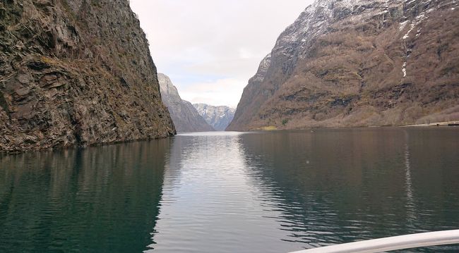 昨年に続き2度目の北欧。<br />今回はさらに、ノルウェーナットシェルでフィヨルド観光をしたい、ストックホルムのガムラスタンに行きたいと思い、オスロ、ベルゲン、ストックホルム、ヘルシンキと周遊の旅を計画しました。<br /><br />個人手配で、飛行機はフィンエアー、スカンジナビア航空。<br />宿泊はホテル予約サイトを比較して予約。<br />ノルウェーナットシェルは公式サイトから予約しました。<br />タリンクシリアラインは北欧トラベルで予約(日によって、公式よりお得)<br /><br />1日目 セントレアからフィンエアーでヘルシンキ経由オスロへ<br />2日目 オスロ観光<br />3日目 オスロ空港からスカンジナビア航空でベルゲンへ<br />4日目 ノルウェーナットシェル<br />5日目 ベルゲン空港からスカンジナビア航空でストックホルムへ<br />6日目 ストックホルム観光後、タリンクシリアラインでヘルシンキへ<br />7日目 朝ヘルシンキ着、観光<br />8日目 ヘルシンキ観光<br />9日目 午後ヘルシンキアーランダー空港発のフィンエアー<br />10日目 午前セントレア着