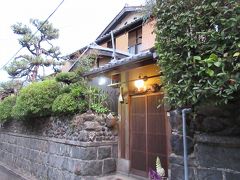町屋の片泊まりで巡る京都の桜2019 　その６ 石塀小路の宿「寿栄屋」
