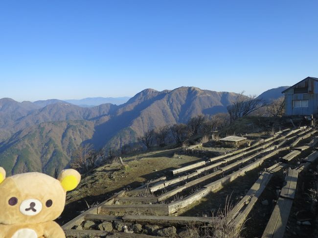 クマ！<br />お目覚めは塔ノ岳　尊仏山荘。<br />今日は丹澤山→蛭ヶ岳→焼山登山口。<br />で帰るクマ！<br />ランチは蛭ヶ岳山荘でカレー目指してクマの登山は始まるクマ！<br />