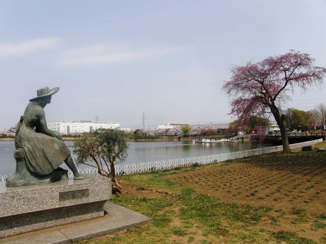 <早朝ウォーキング花紀行・・・5 ><br /><br />春のウォーキングは、野草や木々の花が見ながら歩けるので楽しい。<br />リハビリで歩けと言われても、なかなか乗れないが・・・<br />木々の花や、野草・コース沿いの屋敷内の草木の花々等々、時間を忘れて歩きながら楽しむことが出来ます。<br /><br />特に、春は、ウォーキングコース上で、沢山の木の花・野草が沢山見られ、時間を忘れ、歩数を延ばすことが出来て一挙両得の気持ちです。<br /><br />今朝は毎日の通常コースではなく桜が多く見られるコースを選び、途中コンビニで朝食の弁当を購入、桜の下で食べながら、草木の花々、特に桜を中心にウォーキングで楽しみながら歩いてみました。<br />