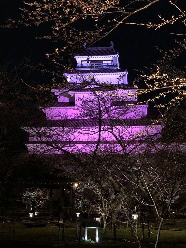 鶴ヶ城の桜を見たくって会津若松に<br />行って来ました。<br />っが、しかし…<br />まだ咲いてませんでした(´༎ຶོρ༎ຶོ`)<br />ちょっと早かったです。