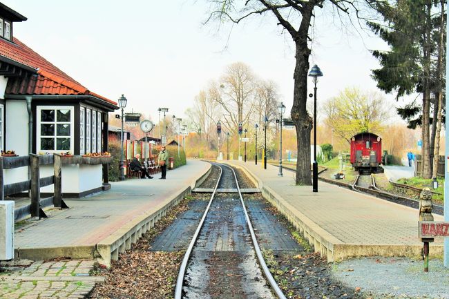 定期的に1人ぼっちになりたいマンネリ旅。<br />時間や費用がかかっても、バスより鉄道派なので、過去にアクシデントを経験してるから損得考えずレイルパス使用。<br />2019年度は、ドイツ鉄道の工事が結構予定されてるようで、<br />私が利用した区間も、通常1本で行けるのに、鉄道とバスサービスに変更されてたり、1週間前にアクセスして知った。<br />急ぐ旅じゃないのに、ちょっとめんどくさくなり、ツェレに行く予定を止めてしまった。<br />それが残念。<br />面白味は全然ない、自己満足の旅記録でサクっと一冊にまとめてみたら、<br />長くなってしまったよ。<br />こうゆう場合のエリアはどうしたもんか･････。<br />表紙の町にしてしまえー。<br /><br />■4/3   HANEDA（深夜便）→FRANKFURT<br />　　　　REGENSBURG/KEILHEIM<br />■4/4　PRAHA<br />■4/5　HAMBURG/ＬUBECK<br />■4/6　BREMEN/GOSLAR<br />■4/7　QUEDOLINBURG/WERNIGERODE<br />■4/8　KOBRENZ<br />■4/9　MOSELKERN/COCHEM<br />■4/10 KOBRENZ→FRANKFURT<br />■4/11 HANEＤA帰国<br />REGENSBURG 2泊<br />HANMBURG 1泊<br />GOSLAR　2泊<br />KOBRENZ 2泊<br />