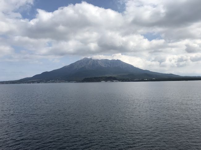 会社の同期と久しぶりの旅行。みんな歳も取って来たし温泉でも入ってゆっくり過ごそうか～っとなっていつもの通り幹事をまかされ旅行を計画、手配。<br />今回の行先は鹿児島。指宿温泉で仕事の疲れを癒し桜島、霧島神宮でパワーをもらいましょう。