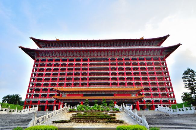 高雄・蓮池潭<br /><br />新幹線で台北へ台北忠烈祠<br />台北圓山大飯店本館