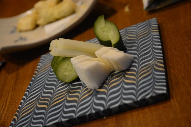 先月、ランチで訪れた、海味食堂 木川さんへ、今度は、約束どおりディナーで訪問。<br /><br />お昼に予約の電話を入れたのですが、その次からの予約は、満席で受け付けできなかったそうですので、ラッキーでした。<br /><br />お刺身や、いろいろな、絶品のお料理を堪能しました。<br /><br />なんで表紙の写真が漬物なの?という理由は・・・、後ほど(笑)<br /><br />では、その様子です ^^)<br /><br /><br />