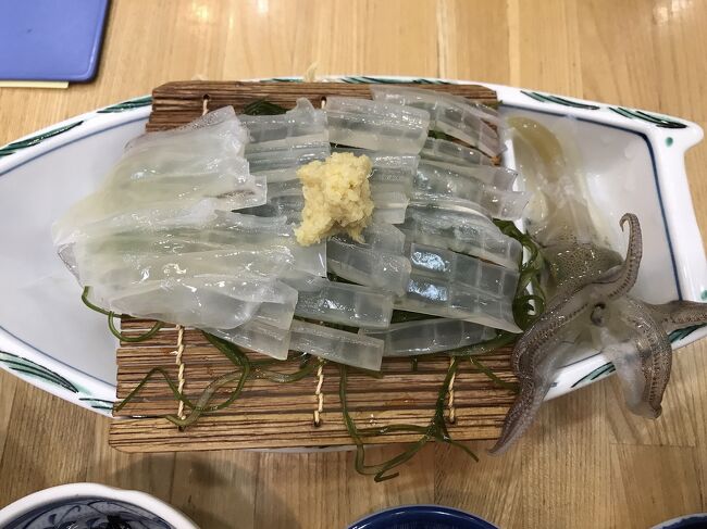 四月の函館はまだまだ寒さ（というか雪も！）が残っていましたが、食べて、食べて、温泉に入って、また食べての、食いしん坊には最高に楽しい旅となりました。<br /><br />２日は函館観光をした後に温泉宿へと向かいます。<br />観光というか、ほとんど食べてばかりなのですけれどね。