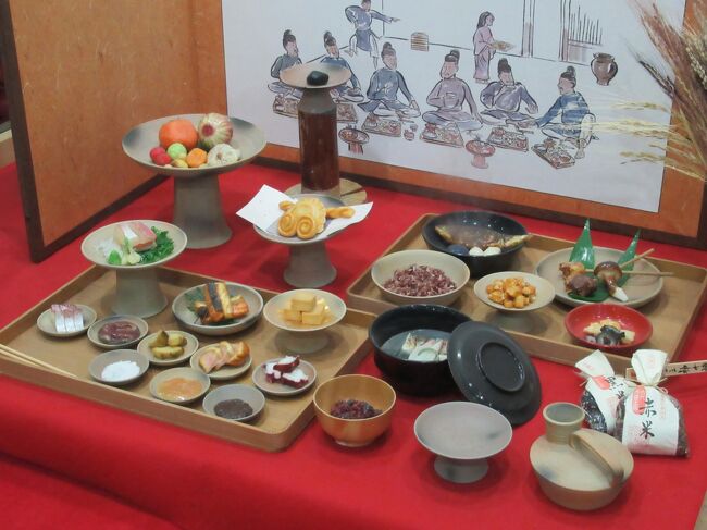 ５泊６日で巡った桜の京都旅行<br />４日目　2019/４/１(月)の第３弾です。<br /><br />今夜の夕食は、平城京が最も栄えた天平時代の宮廷貴族の贅沢な食生活を再現した「天平の宴」。<br />「奈良パークホテル」が各方面の協力を得、25年以上の歳月をかけ改良を重ねて再現した古代の宮廷料理です。<br />一見質素なようですが、現代人の嗜好にも合う豪華でヘルシーなコース仕立てのお料理になっています。<br />食材の調達や下拵えに大変な手間が掛かるので一週間前には予約が締め切られる完全予約制です。