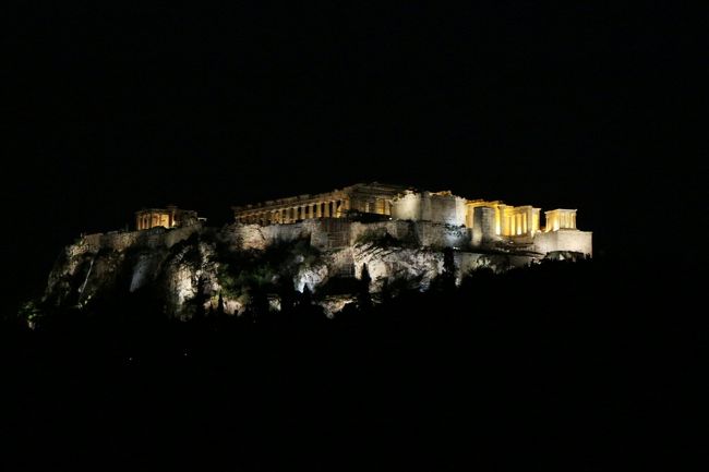 ハネムーンでギリシャを訪れました。<br />目的はあこがれのミコノス島＋サントリーニ島。<br />アテネ、ミコノス、サントリーニ９日間の旅行です。<br /><br />6日目～最終日<br />サントリーニ島からアテネへ移動、<br />アテネで１泊して帰路に。<br /><br /><br />＜旅程＞<br />1日目　夜 成田発<br />2日目　早朝 イスタンブール経由アテネ着<br />　　　 アテネ 泊<br />3・4日目 ミコノス島 2泊<br />5・6日目　サントリーニ島 2泊<br />7日目　アテネ泊<br />8日目　夜 アテネ発<br />9日目　イスタンブール経由 夜 成田着<br /><br />HISのツアー利用、添乗員つき。<br />ハネムーナー限定出発日。<br /><br />宿泊ホテル：ディバニパレスアクリポリス