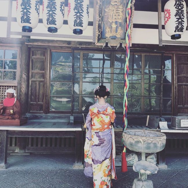十三参りで有名な、京都 嵐山の法輪寺へ。<br />全国的にはあまり一般的ではないかな?男女とも数え年13歳に、厄除けと子供の多福・開運をお祈りする行事です。<br /><br />嵐山の写真スタジオ 心 さんで、着付けとヘアセットをしてもらいました。<br />娘の成長を家族でお祝い出来て、とても良い記念になりました。<br /><br />前日には、母の誕生日祝いも兼ねて グランヴィア京都のコトシエールへ。<br />京野菜をふんだんに使い、フレンチとイタリアンが融合された、京キュイジーヌと言うジャンルだそう。<br />アイデアあふれるお料理が多く、楽しめました。<br />アクセスも、CPもとても良いと思います。