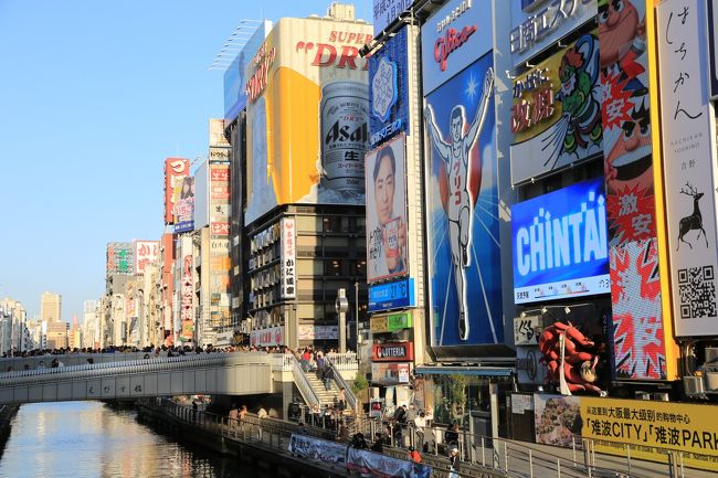 タイ人団体ツアー39名の添乗員として京都・大阪・奈良・神戸と巡る4泊6日ツアーに行ってきました。大阪周辺を周るコースのご希望で見どころを回っております。タイ人ツアーでは普通はタイ人が添乗員として行くのですが予定していた人が病気の為急遽私が行くことになりました。まぁ大阪に住んでたのでこの辺りはお手の物ですからね!<br /><br /><今回のスケジュール><br />4月18日夜ドンムアン空港にてチェックイン<br />4月19日 XJ612便にてバンコクドンムアン空港から大阪関西空港へ (1時間遅れ)<br /> 朝10:00頃到着しバスと合流、そのまま真っすぐ京都市内の昼食会場へ向かいます。<br /> 京都市内にて昼食<br /> 金閣寺、清水寺、伏見稲荷と観光しましたが、時間が足りません!<br /> 夕食は大阪市内の新世界にて「お好み焼きセット」の両理<br /> 21時頃にホテルへ<br /> <ドーミーイン・プレミア北浜宿泊><br />4月20日 朝9時発にて観光へ出発<br /> 奈良・東大寺の見学、バス駐車場が高畑の為、結構な距離を歩く<br /> バスの場合だと事前に駐車場の予約が必要とのこと。注意しよう<br /> 東大寺近辺・若草山、鹿とたわむれる<br /> 大阪市内にて昼食<br /> 大阪城の見学、バス駐車場からは結構歩くが桜がまだ咲いていたので丁度良い感じ<br /> 大阪城は外観のみ見学する<br /> 黒門市場を軽く見てから、歩いて心斎橋のメインである戎橋まで行く<br /> 戎橋のグリコ、カニ道楽周辺にて2時間程度の自由行動<br /> 夕食は千日前にて<br /> 20時頃にはホテルへ戻る<br /> <ドーミーイン・プレミア北浜宿泊><br />4月21日 朝8時にチェックアウトして観光へ<br /> 京都・嵐山の竹林見学<br /> 六甲山山頂にて昼食<br /> 六甲・有馬ロープーウェイにて有馬温泉へ<br /> 有馬温泉で足湯体験<br /> 有馬から三ノ宮へ行き夕食<br /> <神戸ポートピアホテル宿泊><br />4月22日 朝8時出発で観光へ<br /> 箕面公園へ、箕面の滝見学<br /> 三ノ宮に戻り昼食<br /> メリケンパークでポートタワーの見学<br /> 神戸南京町を見学<br /> 関空近くのりんくうアウトレットで自由行動<br /> 夕食は焼き肉ブッフェ<br /> <泉佐野センターホテル宿泊><br />4月23日 朝7時出発<br /> バスにて関西空港へ<br /> エア・アジアのチェックイン<br /> XJ613便9:45発にてバンコク・ドンムアン空港へ<br /> 13:50頃ドンムアン空港到着<br /><br />なかなか楽しいツアーになりました。<br />忘れ物をしても、物がきちんと出てくるのは日本だなぁと思いました。<br />時間に非常に細かいの日本だなぁと感じましたね!<br /><br /><br /><br /><br /><br />
