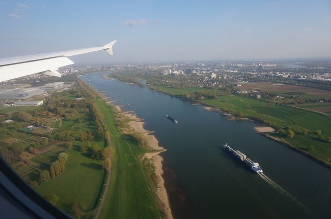 ブタペスト空港→フランクフルト空港→デュッセルドルフ空港→成田<br />2回の乗り継ぎ<br /><br />何度もヨーロッパを訪れてるが、EU内の車のナンバーは統一され、ナンバーを観ればどこの車か分かる、という事は初めて知りました。<br />言われてみれば日本の場合、走ってる車はすべて日本の登録車、EU内は自由に行き来できる。<br /><br />今回の旅行は急遽決めた旅行、ほとんど下調べもしていないため、行った場所がどこなのかよくわからず、旅行記のまとめもちょっと雑になりました。<br /><br /><br />目次編は<br /><br />https://4travel.jp/travelogue/11483682