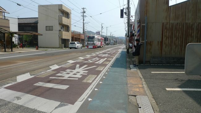 　東田<br />Azumada <br />愛知県豊橋市東田町<br />駅番号<br />10<br />駅構造<br />地上駅<br />ホーム(？)<br />2面2線<br />乗車人数<br />調査中(コメント求)<br />無人駅