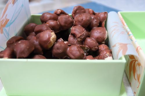 ハワイのお土産にカハラホテルのチョコレート・マカダミアナッツ ハワイのお土産にカハラホテルのチョコレート・マカダミアナッツ