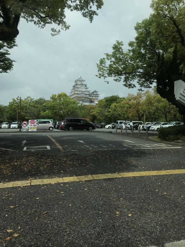 姫路に仕事で訪問するが時間がなく、姫路城を横目に車で見ながら岡山まで車で移動。駅前のANAクラウンに宿泊。岡山駅前のウォーターステーション前には豪華な噴水があるので、これは見たほうが良い。その後倉敷美観地区で素敵な建物と景色を単横することができました。
