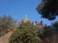 バルセロナを歩く (3.5) グエル公園ではゴルゴダの丘に上る。景色がすばらしい。