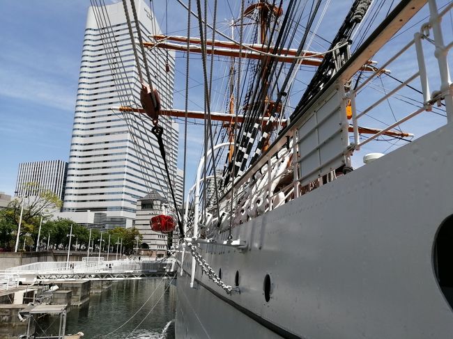 ゴールデンウィーク、今年は10連休。海外旅行に行かずに近場で過ごす予定。<br />横浜みなとみらいに行って、日本丸の中に初めて入ってみたよ。とても大きいんですね!<br /><br />横浜美術館と横浜みなと博物館にも行きました。