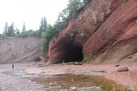 カナダ東部５州、ドライブ旅行２０１８　Day12-1（世界最大の干満差を誇るFundy BayのSt Martins Sea Caves）