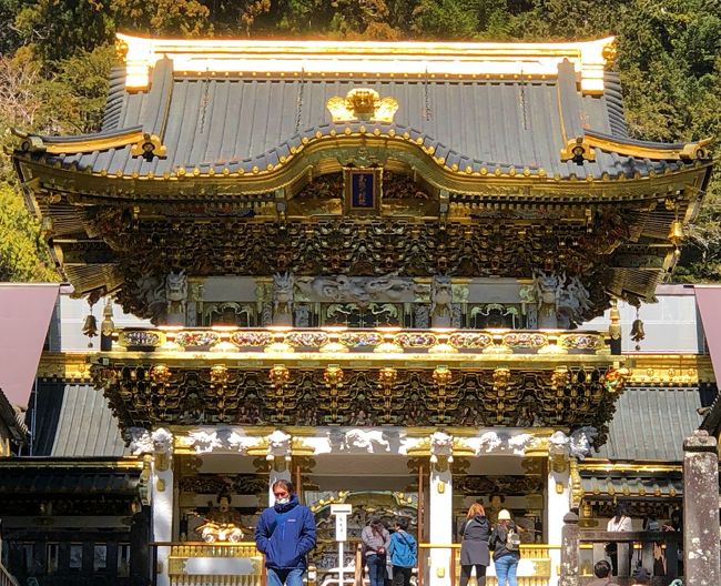 いよいよ始まりましたねー!<br />平成最後のGW、史上初の10連休!!私は初日の土曜日は当番に当たってしまい休日出勤して、いつも通りの9連休ですが・・・(笑)<br />みなさんはいかがお過ごしでしょうか?!<br /><br />流石にこの10連休は車移動はしたくない、しない予定でしたが、遥々静岡県三島市から友人ファミリーが栃木在住の私の家まで遊びに来てくれるというので1日栃木観光ガイドをして来ました。<br /><br />コースは<br />日光東照宮→巨大迷路パラディアム→鬼怒川温泉→宇都宮餃子