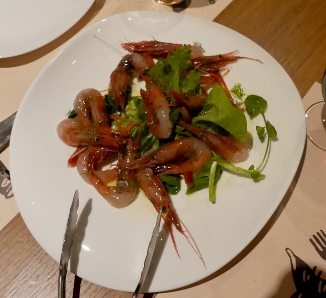 青森について夕食を食べていなかったが,もう2000すぎ周りには食堂はない.近くの居酒屋弁慶にはいってみた.すごく込んでいたが,刺身など食べる.海鮮サラダはまあまあ,ラーメンはおいしかったが,2人で7852円!<br />ホテルサンルート青森に2泊した.学会経由で頼んで2泊で23200円.部屋は典型的なビジネスホテルの狭さ.風呂はビジネスホテルよりは少し広め.食事は三ツ星クラスで質はそれほど良くないが,地方色のものも含めたくさん種類はそろっている この手のクラスだといいほうだろう.<br />職場の交流会はイタリア料理のLince山猫軒.同僚の弟さんがホテル青森に努めていてそこからの紹介 びっくりしたんだが,本格的なイタリア料理をちょっと日本風にもアレンジしつつとてもおいしい!びっくり!交流会だったので料理の説明は聞かなかったが,地元の魚や食材を生かしたおいしさ!これはいい店を発見したね.学会は2日間.3月2日同僚とともに,大鰐温泉へ向かう.<br />詳細はsuomita2<br />https://4travel.jp/travelogue/11477069